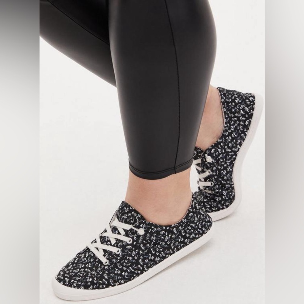 TORRID Riley Ruched Sneaker WW~NWT - Picture 3 of 13